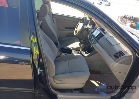 2005 Toyota Camry Le z USA, uszkodzony, nr VIN 4T1BE32K25U403984